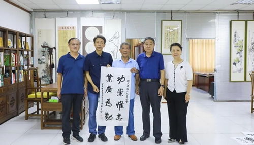 山东成人教育协会第五届理事会2024年会长工作会议在青岛恒星科技学院召开